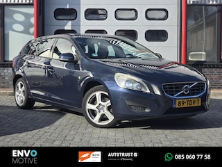 Volvo V60 1.6 T3 Ocean Race CarPlay/Leer/Clima/Cruise/LMV