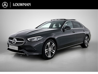 Mercedes-Benz C-klasse 300 e Business Solution Luxury | Winterpakket | Trekhaak | Panoramaschuifdak | Warmtewerend, donkergetint glas | GUARD 360° Plus | Sierdelen diamantpatroon zilvergrijs | 18 inch vijf-dubbelspaaks lichtmetalen velgen |