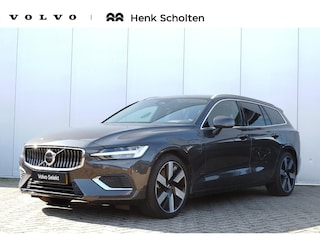 Volvo V60 T6 Recharge AWD Essential Edition Bright | Long Range | 19 inch lichtmetalen velgen | Stoel- & Stuurwielverwarming | Park Assist voor & achter met camera | Adaptieve Cruise Control | Pilot Assist, BLIS Dodehoekdetectie | Extra getint glas achter | Platinum Grey metallic
