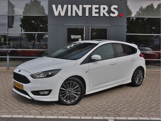 Ford Focus 1.5 ST-Line | Schuif- Kanteldak | Trekhaak | Camera | 44.999km NAP |