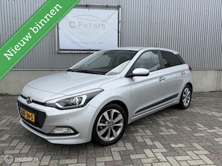 Hyundai i20 1.2 HP i-Motion Comfort 2015 / Climatecontrol / Cruisecontrol / Stoel+stuurverwarming / Parkeersensors