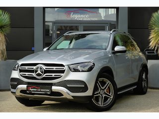 Mercedes-Benz GLE 350 e 4MATIC | 334PK | Plug-in Hybrid | NAV | Camera | Stoelverwarming | Leder De Mercedes-Benz GLE 350 e biedt met zijn 4MATIC vierwielaandrijving veel comfort en zekerheid onderweg en beschikt bovendien over een maximaal trekgewicht van maar liefst 2.700 kg. De combin