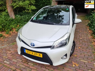 Toyota Yaris 1.5 Full Hybrid Dynamic Pano/Camera/Half leder