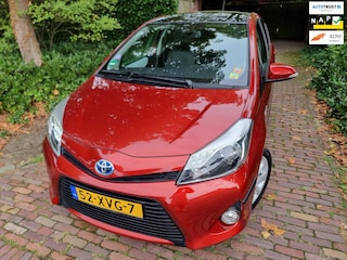 Toyota Yaris 1.5 Full Hybrid Dynamic Pano/Navi/Zwart Leder