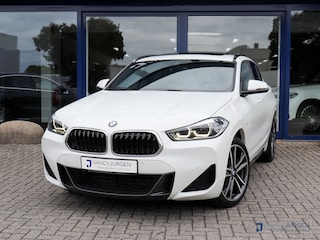 BMW X2 sDrive20i High Executive Edition | M-Pakket | Cruise Control met Remfunctie | Pano | Stoelverwarming | Leer | Elek. Kofferklep | Draadloos Opladen | Privacy Glas | Navi | HiFi-Audio | LED | DAB | Performance Control | M Sport-Chassis