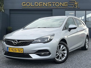 Opel Astra Sports Tourer 1.2 Business Executive ✓1e Eigenaar✓146pk✓Camera✓Trekhaak✓Carplay✓Airco✓Cruise✓Pdc V+A✓Lm velgen✓Comfortstoelen✓6 Bak✓N.A.P✓Nieuwe Apk bij Aflevering