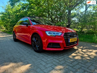Audi A3 Sportback 35 TFSI S Line black line . Panoramadak . Matrix .