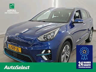 Kia Niro E-Niro 64 kWh 204pk DynamicLine | SOH 100% | Warmtepomp | Fase 3 | Half Leder/Stof | ACC | Navi | CarPlay | Camera | PDC | 17"