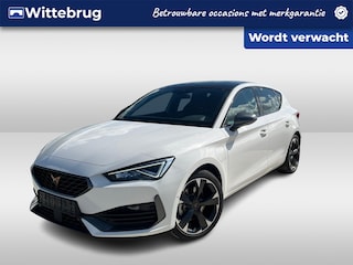 Cupra Leon 1.4 e-Hybrid 204pk Performance DSG Automaat / Panorama schuifk dak / Navigatie / LM 18 inch / Park Assist / Camera / APP