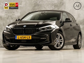 BMW 118i M Sport Automaat (APPLE CARPLAY, M PAKKET, GROOT NAVI, LEDER, SPORTSTOELEN, SFEERVERLICHTING, GETINT GLAS, NIEUWSTAAT)