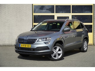 Skoda Karoq 1.5 TSI ACT 150PK! Automaat Ambition BJ2020 Lmv 17" | Led | Pdc | Trekhaak | Verwarmde voorruit | Achteruitrijcamera | App-Connect | Navi | Climate control | Cruise control | Verwarmde voorstoelen | Extra getint glas