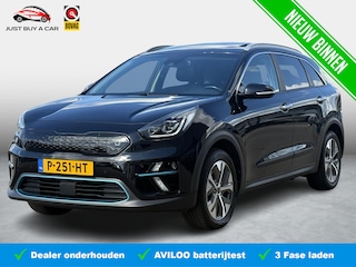 Kia Niro e-Niro DynamicPlusLine 64 kWh SOH 94,1% | Trekhaak | Schuif-Kanteldak | Adaptive Cruise | 3-Fase 11kW | Stoel- & Stuurverwarming | LED | Camera | Keyless | Lane Assist | Apple CarPlay | 1e Eigenaar | Dealeronderhouden |
