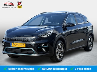 Kia Niro e-Niro DynamicPlusLine 64 kWh SOH 94,1% | Trekhaak | Schuif-Kanteldak | Adaptive Cruise | 3-Fase 11kW | Stoel- & Stuurverwarming | LED | Camera | Keyless | Lane Assist | Apple CarPlay | 1e Eigenaar | Dealeronderhouden |