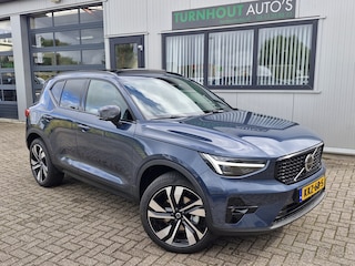 Volvo XC40 B4 Plus Dark met Lighting Pack (koplampen adaptief, koplampreiniging, matrix led koplampen, mistlampen voor) en Elektrisch glazen panorama-dak en trekhaak inklapbaar en nog meer meer.....