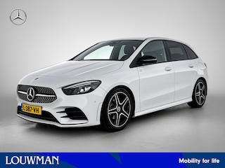 Mercedes-Benz B-klasse 180 Business Solution AMG | AMG-line interieur | AMG- Line Exterieur | Achteruitrijcamera | Stoelverwarming | Sfeerverlichting| MULTIBEAM LED | 24 Maanden Mercedes-Benz Certified Garantie.