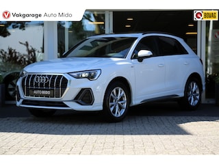 Audi Q3 35 TFSI S line | Panorama | Trekhaak | Sport-chassis