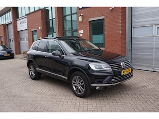 Volkswagen Touareg 3.0 TDI Exclusive Series Lage km , Pano, leer!