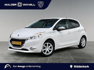 Peugeot 208 Style 1.2 VTi 82pk | UNIEKE KM-STAND! | CLIMA | TREKHAAK | PARKEERHULP | NAVI | BLUETOOTH | LM-VELGEN | EXTRA GETINTE ACHTERRUITEN