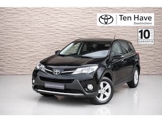 Toyota RAV4 2.0 Dynamic 4WD Handgeschakeld | Climate control met 2 gescheiden klimaatzones | Toyota Touch® 2 met 6 speakers | parkeerhulpcamera achter | lichtsensor (automatische verlichting) | automatisch dimmen