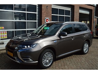 Mitsubishi Outlander 2.4 PHEV Intense,Automaat | Navi | Leder | Trekhaak | Camera | PDC