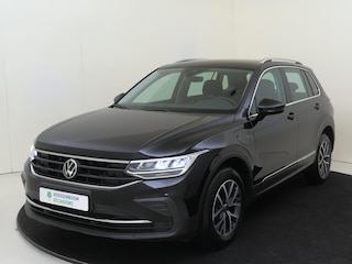 Volkswagen Tiguan 1.4 TSI eHybrid Life | SoH 90% | Trekhaak | 360 camera | Adaptieve cruise control | Stoel- en stuurwielverwarming | Sfeerverlichting | Navigatie | Carplay |