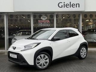 Toyota Aygo 1.0 VVT-i MT Play | Apple CarPlay/Android auto, Parkeercamera, Adaptive cruise control, Weinig KM