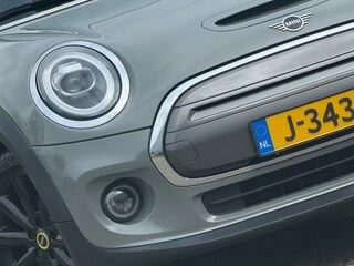 Mini Mini Essential 33 kWh - Moonwalk Grey/Black - Carplay/Cruise/Camera