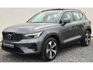Volvo XC40 2.0 B3 Ultra Dark 19” Wielen - Panoramadak - Harman Kardon Audio - 360 Camera - R980 Interieur – Power seats met memory - Full led koplampen –Donkere hemel
