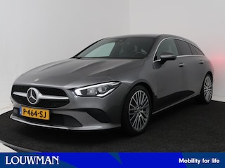 Mercedes-Benz CLA Shooting Brake 180 Luxury Line | Elektrische Trekhaak | 18" Multispaaks Velgen | Stoelverwarming | Sfeerverlichting | Camera | Onderweg-naar-dealer