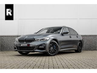 BMW 330e High Ex M-Sport Frozen / Glazen dak / Adaptief onderstel / Electrische stoelen /