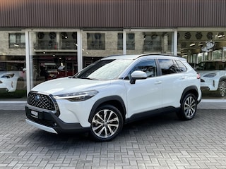 Toyota Corolla Cross 140 Hybrid Dynamic | Trekhaak, Parelmoer wit, Dodehoekherkenning, Parkeersensoren, Stoel + Stuurverwarming