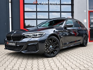 BMW 5-serie Touring 530e xDrive M-Sport | Pano | 20'' | LED | Leder | Memory | PDC | Cruise | Stoelverwarming | Carplay | Ambient | Trekhaak | Harmon Kardon | Android Auto | Keyless Start