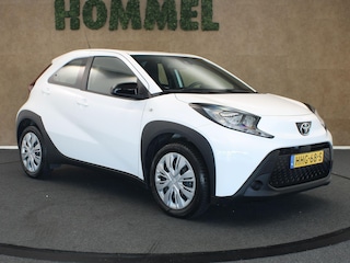Toyota Aygo 1.0 VVT-i MT Play - ORIGINEEL NEDERLANDSE AUTO -ACHTERUITRIJCAMERA - APPLE CARPLAY/ANDROID AUTO - CRUISE CONTROL ADAPTIEF - AIRCO - VERKEERSBORDDETECTIE - GROOTLICHTASSISTENT - LEDEREN STUURWIEL - DAB-ONTVANGER - BLUETOOTH TELEFOONVOORBEREIDING
