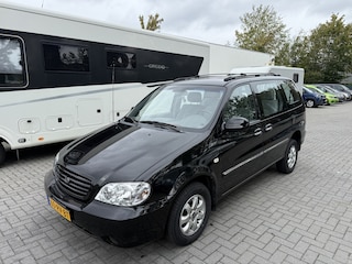 Kia Carnival 2.5 V6 EX Automaat - Rolstoelauto 4+1 - XXL Freedom Ombouw - Bodemverlaging - Unieke Auto