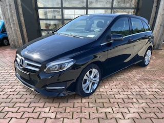 Mercedes-Benz B-klasse 200 Business | Automaat | Trekhaak | LED | Camera | Stoelverwarming | Leder |