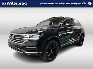 Volkswagen Touareg 3.0 TSi eHybrid 4MOTION Elegance / AUTOMAAT/ 381PK/ PANO/ TREKHAAK/ LEER/ LUCHTVERING/ APP-CONNECT/ PARK.SENSOR. + 360 CAMERA/ STUUR+STOELVERWARM./ MEMORY + MASSAGE/ DCC/ ACC/ ELEK.ACHTERKLEP/ HEAD-UP/ NAVI/ DAB