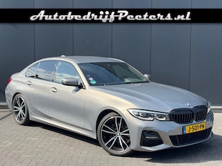 BMW 318i M Sport Shadow L-Cockpit Leder LED Camera Carplay Sfeerlicht NL-auto