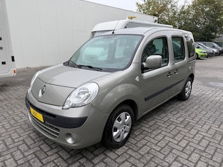 Renault Kangoo 1.6-16V Rolstoelauto 4+1 - Bodemverlaging + Lier - Slechts 44.000 km !! - Rolstoelvervoer - 1e Eigenaar