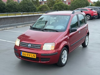 Fiat Panda 1.2 Emotion Automaat 39500km Nap ParkeerCamera Clima Navi DigitaalSnelheidMeter Nette Auto