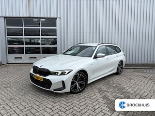 BMW 3-serie Touring 320i 184PK | M-sport | Sfeerverlichting | Ledere Bekleding | Stoelverwarming | 18''LMV
