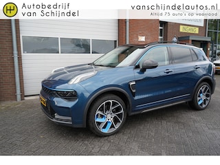 Lynk & Co 01 1.5 261PK! ORIGINEEL NEDERLANDS DEALER ONDERHOUDEN 4X PERF BANDEN 360CAMERA 6,6KWH LADER PANORAMADAK FULL LED 20INCH ADAPTIEVE CRUISE ANDROID/APPLECARPLAY NAVIGATIE STOELVERWARMING CLIMA PDC V+A ENZ...