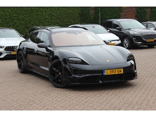 Porsche Taycan Turbo S 93 kWh / SoH 90,9% / Panoramadak / 360Camera / Head-up / Passenger Display / Luchtvering / 21'' / Bose / Keyless / Sportdesign+Chrono / Stoelventilatie+Verwarming / Stuurverwarming / Dodehoek / DAB