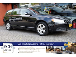 Volvo V70 2.0 benzine 145 pk Momentum, Leer, Trekhaak