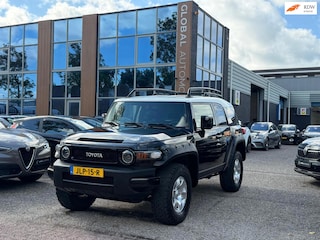 Toyota FJ Cruiser 4.0 V6 VVT-I - LEER - NAVI