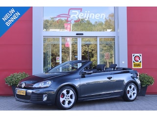 Volkswagen Golf Cabriolet 2.0 GTI 210PK DSG 7 AUTOMAAT | NEDERLANDSE AUTO | APPLE CARPLAY / ANDROID AUTO | PARK SENSOREN VOOR EN ACHTER | 17" LICHT METALEN VELGEN | XENON VERLICHTING | KOPLAMPREINIGING | SPORTSTOEL MET RUITMOTIEF | LEDER STUURWIEL EN VERSNELLINGSPOOK | MISTLAMPEN VOOR |