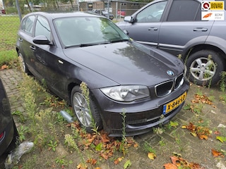 BMW 116i Tik in de motor, loopt nog wel.