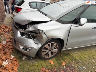 Citroën C4 Picasso 1.6 e-THP Exclusive_AUTOMAAT_KLEIN SCHADE LINKS VOOR
