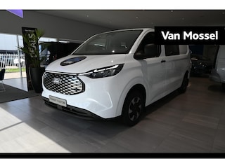 Ford Transit Custom 320 L2H1 Trend 65 kWh Dubbel Cabine | €5.000 Korting | 0,99% Financial Lease | Trekhaak | 6 Zitplaatsen | Betonplex Laadvloer | NIEUW UIT VOORRAAD