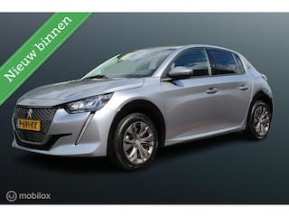 Peugeot 208 EV Allure Pack 50 kWh, 3-Fasen, Camera, stoelverwarming, Apple carplay, Donker glas, Navi, Cruise, Pdc, 16 inch Lmv..