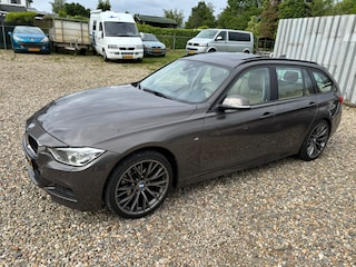 BMW 3-serie Touring 320i xDrive High Executive , BOEKJES,NAP EN ONDERHOUDSHISTORIE